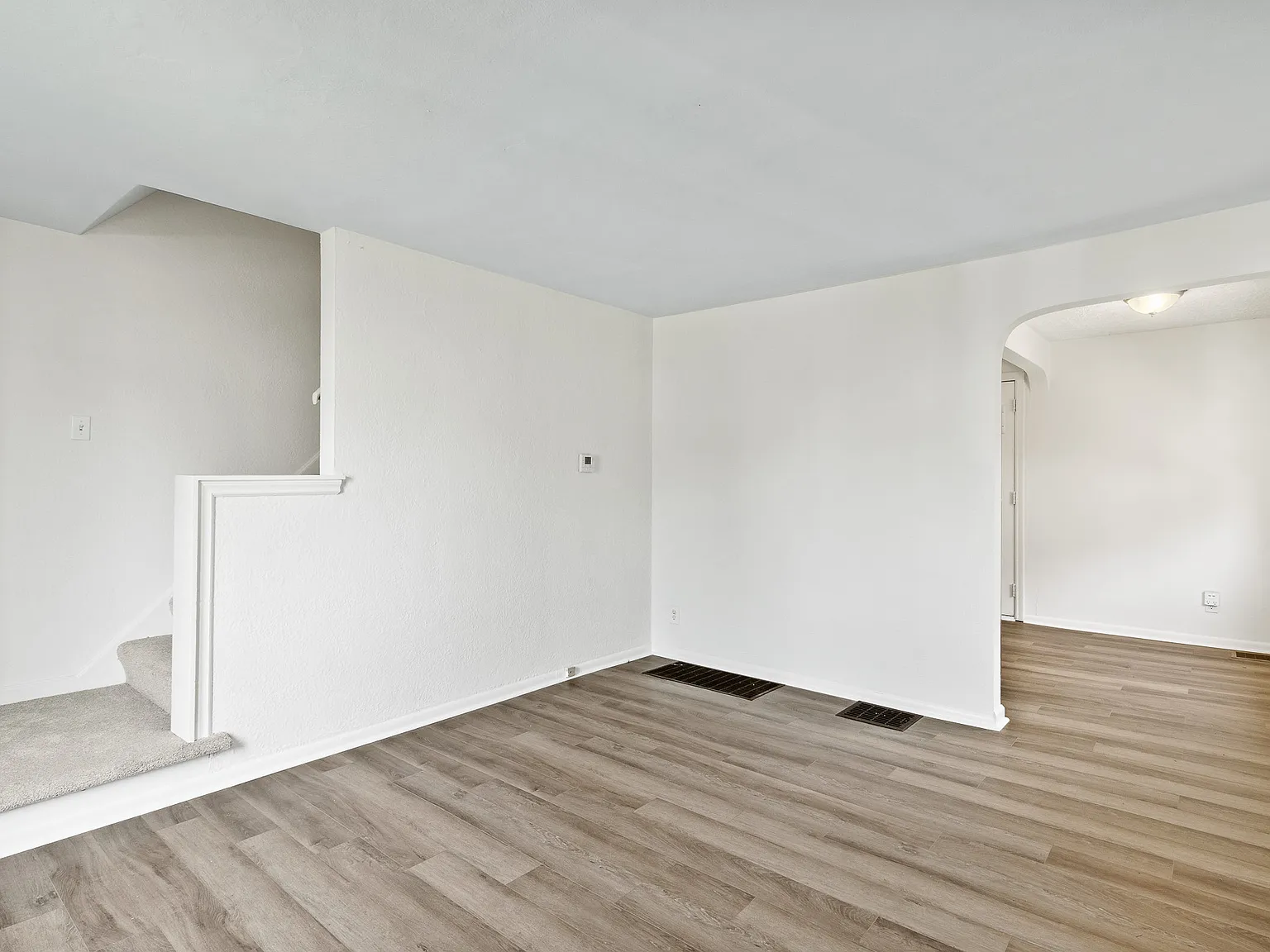 1725 E Frankfort St — Photo 2