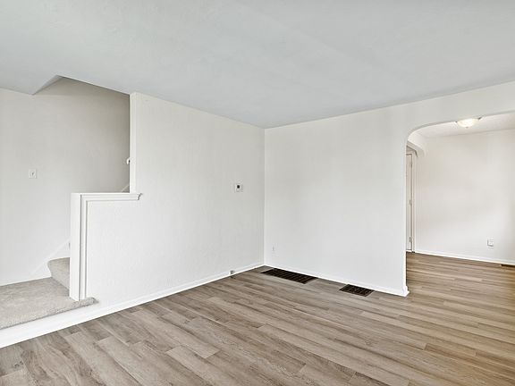 2nd image of 1725 E Frankfort St #1725