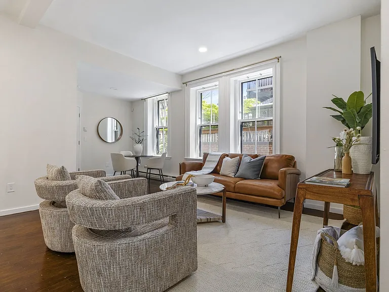 2A Wellington St #2 — Photo 1