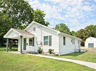 15904 T C Lea Rd, Independence, MO 64050