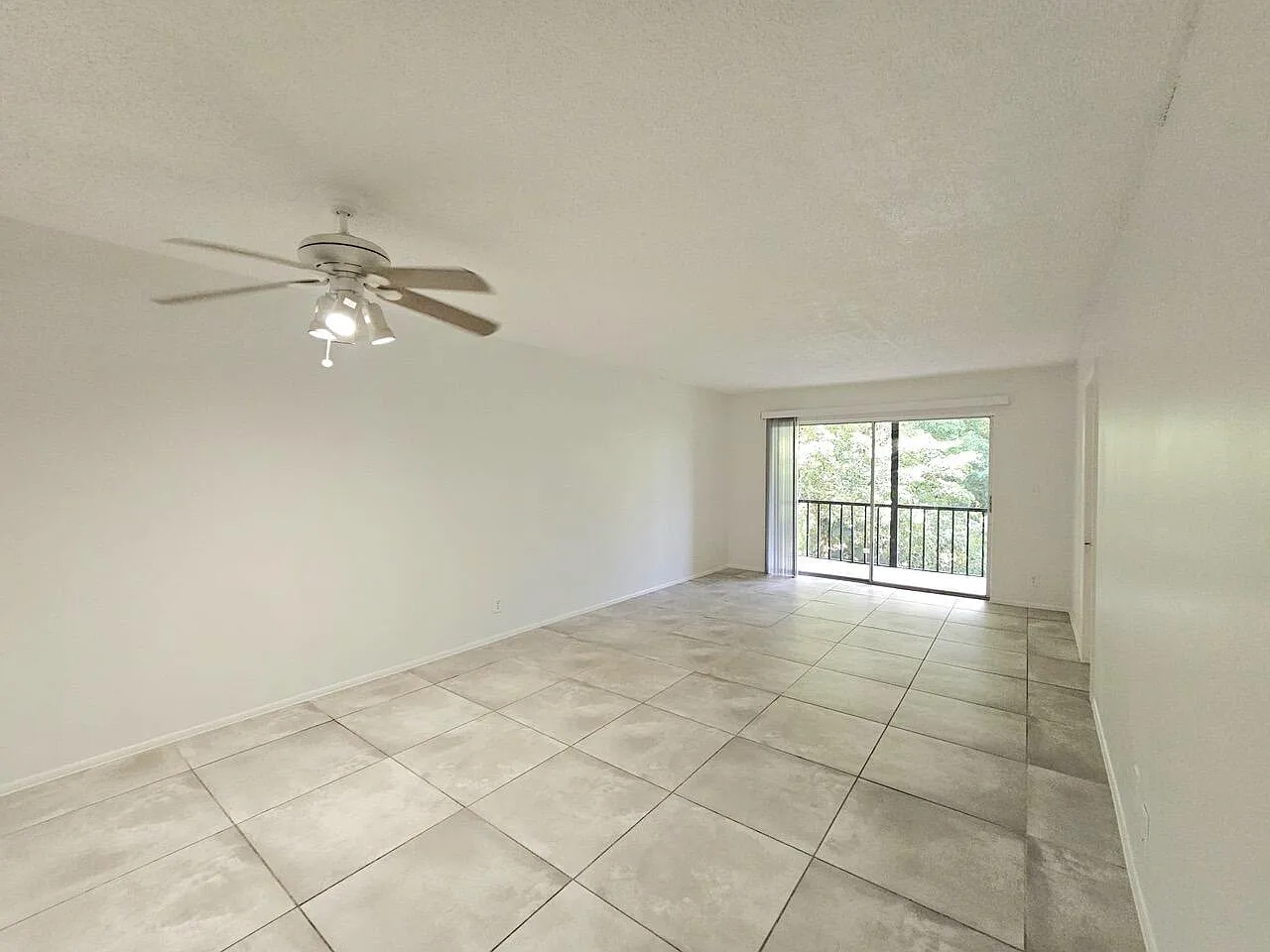2 bed, 2.0 bath, 949 sqft, $1,775 — Photo 3