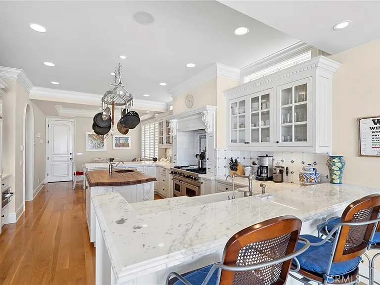 1550 E Oceanfront — Photo 11