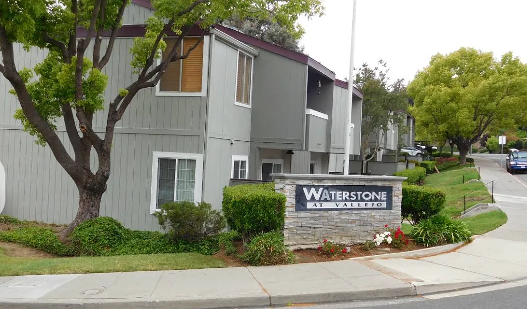 2 bed, 736 sqft, $1,780 — Photo 1