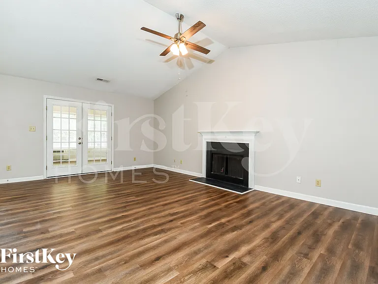 2055 Ardmore Village Ln — Photo 3