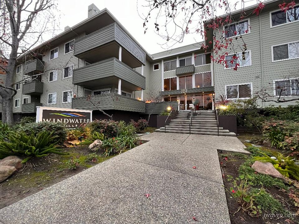 1st image of 300 Murchison Dr APT 109