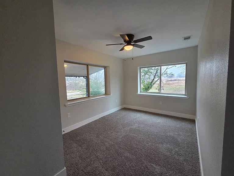 413 Sheila Ln — Photo 18