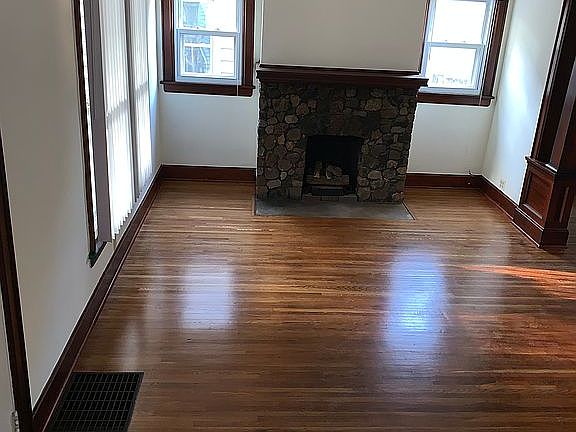 3rd image of 104 Franklin St