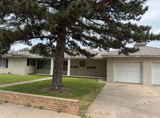 300 N 6th St, Canadian, TX 79014