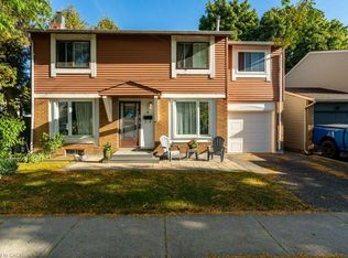 8 Chudleigh St, Hamilton, ON L9H7E4