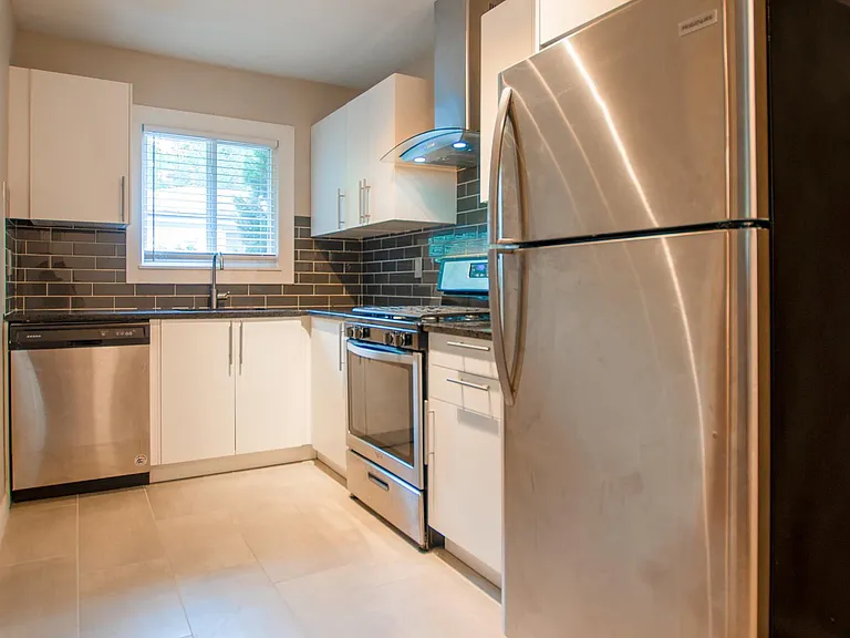 773 Greenwood Ave NE #10 — Photo 2
