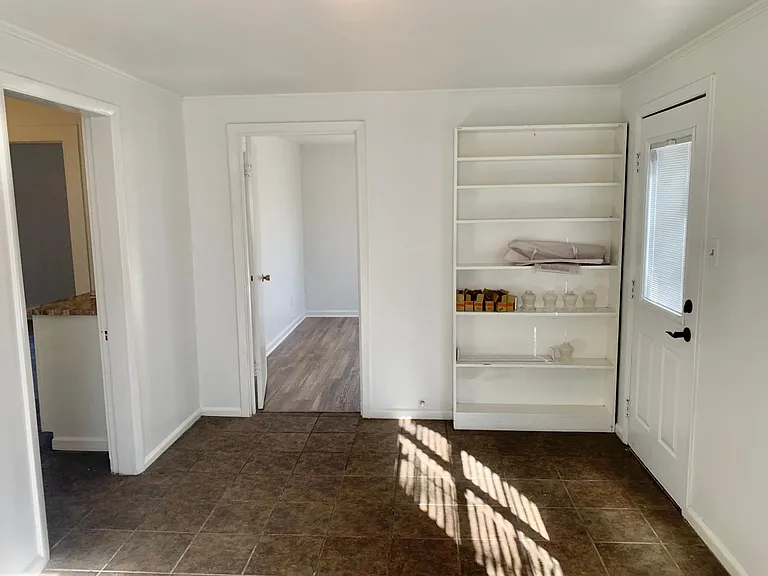 303 N Van Buren St — Photo 12