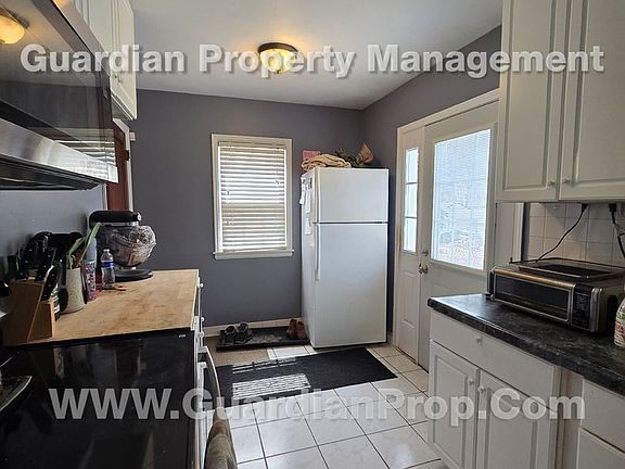 5th image of 3300 Lincoln St NE