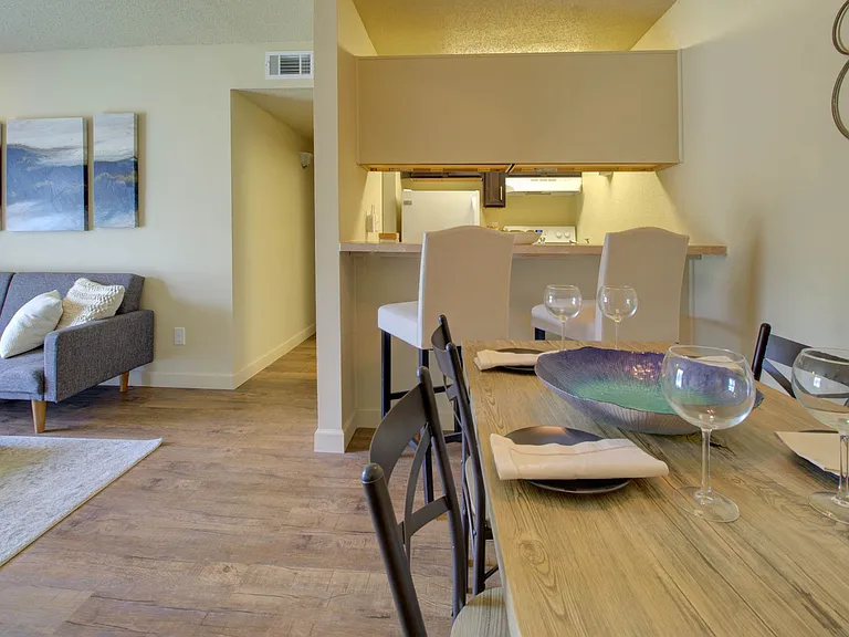 Stadium Apartments — Photo 6