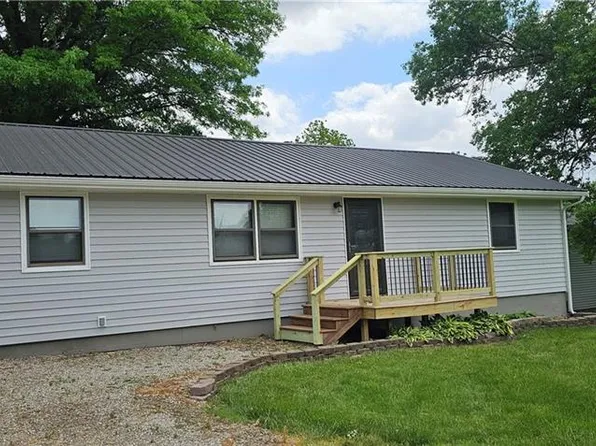 104 W Cedar St, Waverly, MO 64096