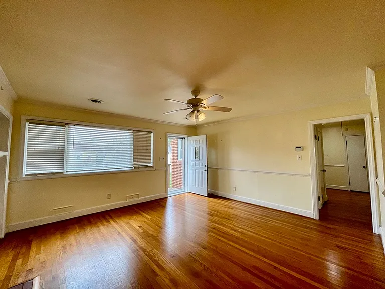 1109 Smithfield Ave — Photo 5
