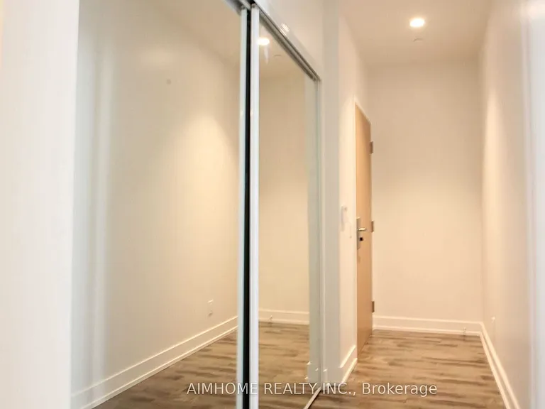7 Grenville St #811 — Photo 7