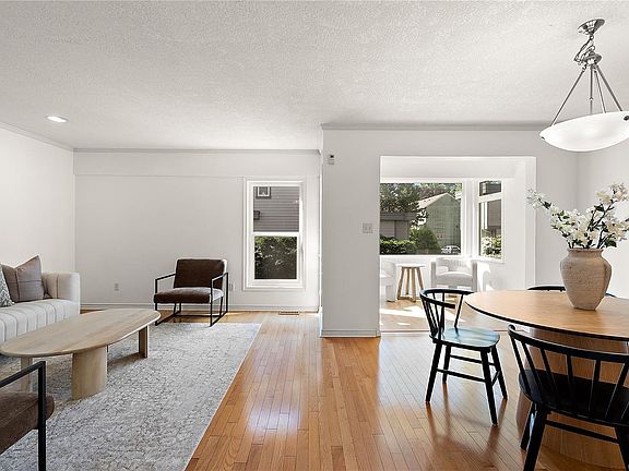 3rd image of 108 Dallas Rd #4