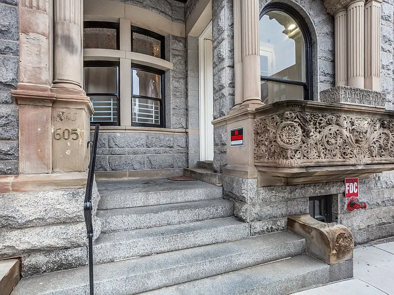 For Rent: Downtown Elegance at 605 Park Ave Your Urban Haven Awaits! — Photo 28