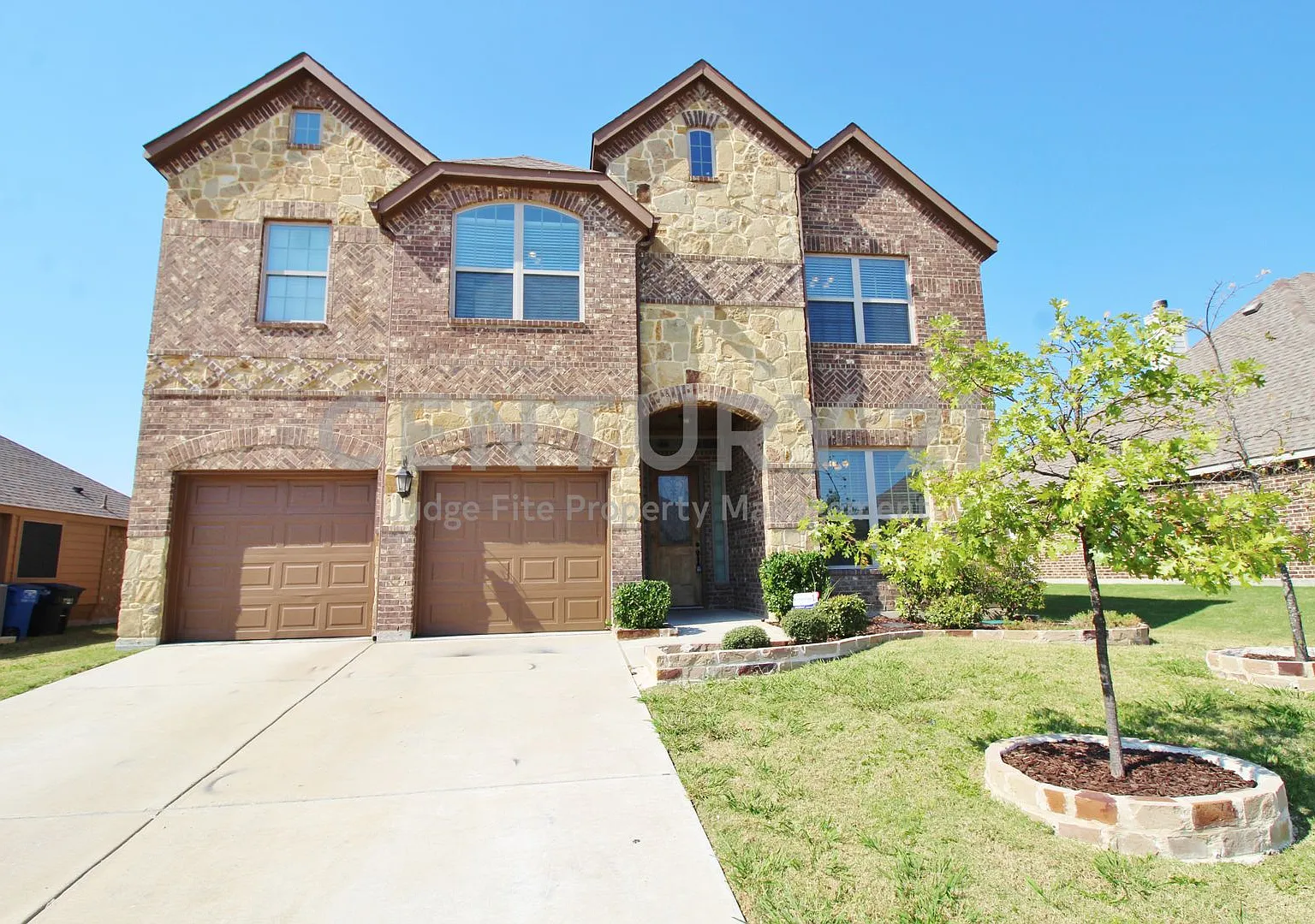 Stunning 2-Story 4/3.5/2 For Rent in Forney! — Photo 1