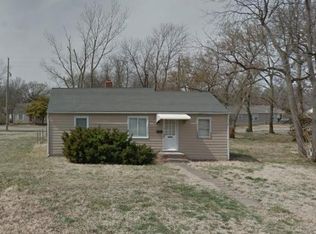 492 Fieldcrest Dr, Pittsburg, KS 66762