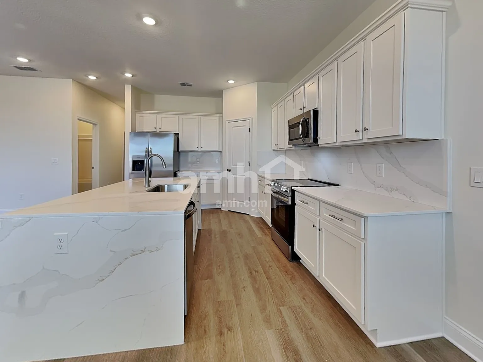 5 bed, 3.0 bath, 2377 sqft, $3,140 — Photo 4