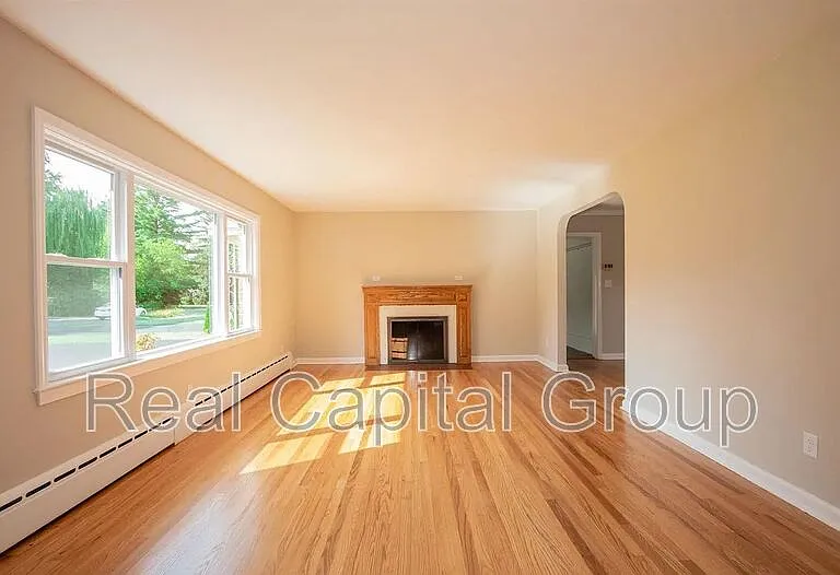 2204 Dean St — Photo 3
