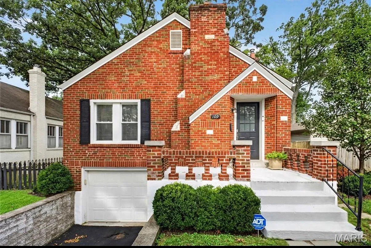 Charming 2-Bedroom Kirkwood Home | Garage + Fenced Yard — Photo 1