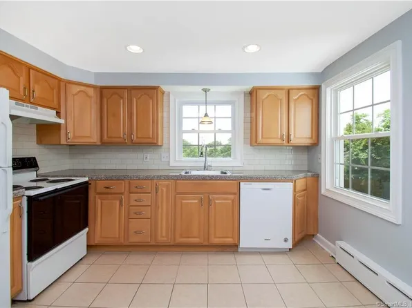 983 Black Rock Tpke, Fairfield, CT 06825