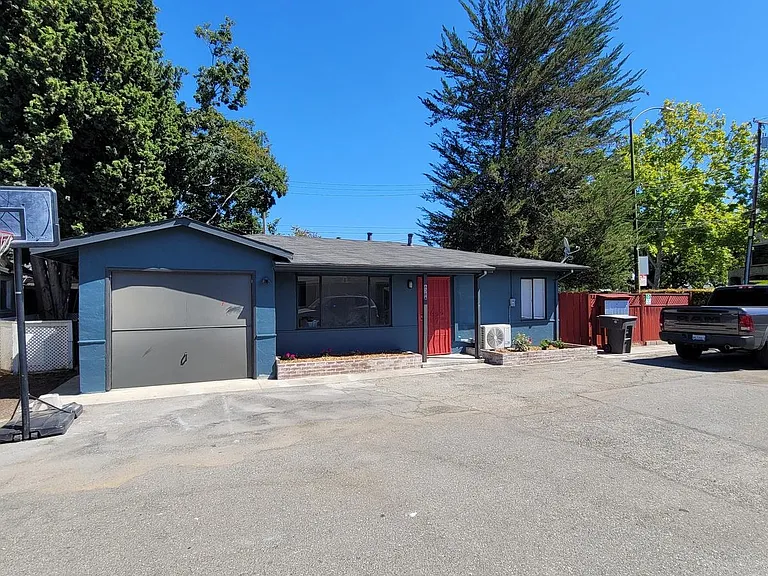 638 N Whisman Rd — Photo 2