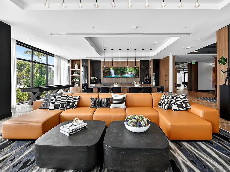 Manor Biscayne — Photo 17