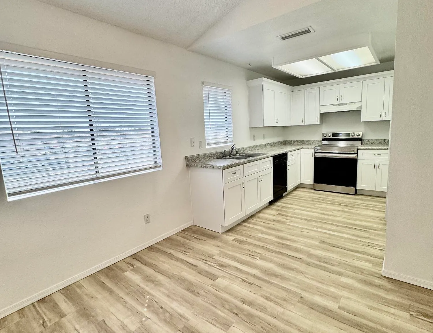 2 bed, 1.0 bath, 782 sqft, $1,575 — Photo 4