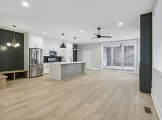 3833 N Clark St #1, Chicago, IL 60613