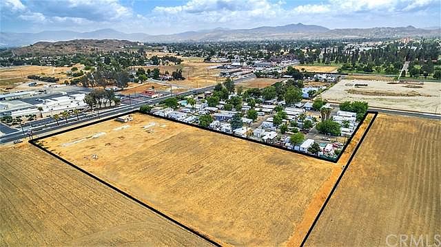 1st image of 2060 S San Jacinto Ave