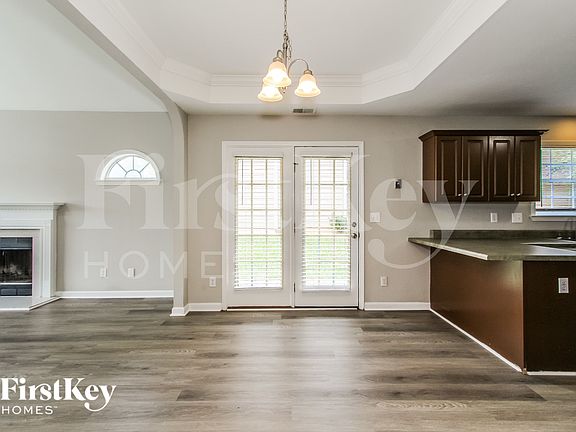 5th image of 104 Mayfair Ln