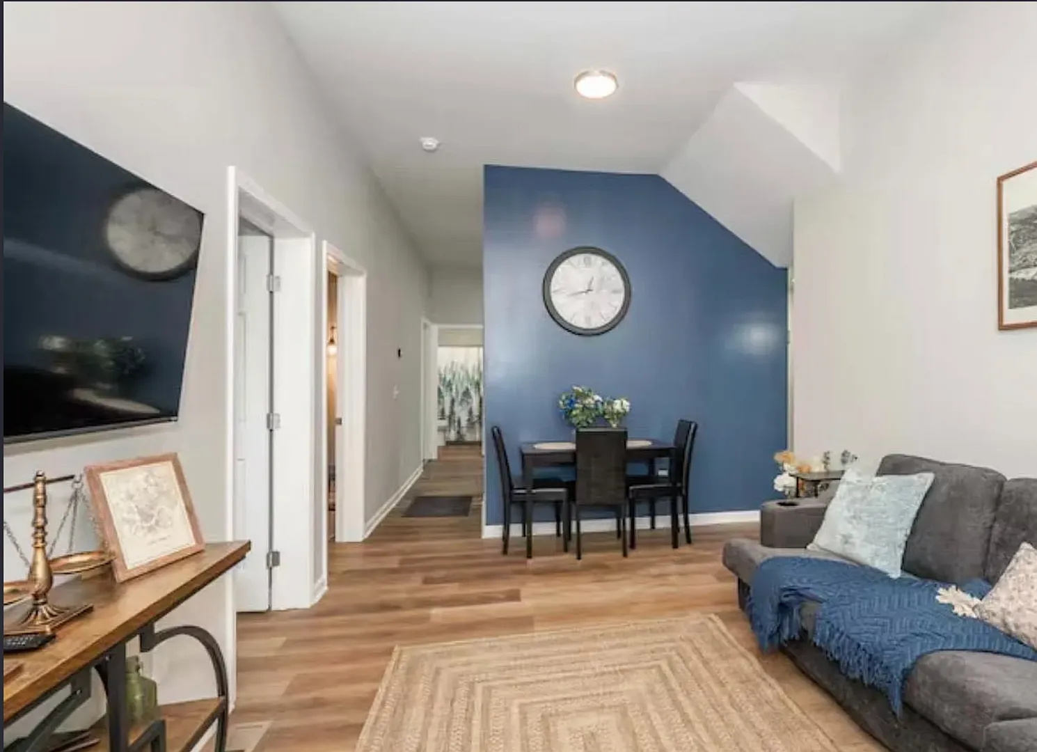 Spacious 5-Bed Furnished Unit Near Xavier | Modern Updates, In-Unit Laundry & Off-Street Parking — Photo 2
