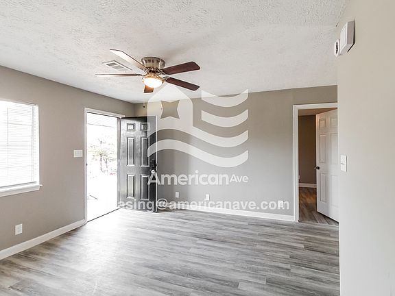 1237637_002_living_room_13635613.jpg