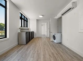 584 4th Ave #207, Brooklyn, NY 11215