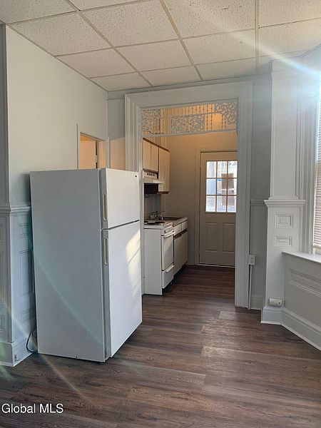 3rd image of 838 1/2 Union Street