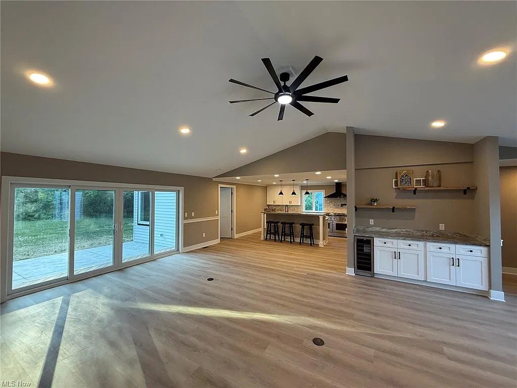 4 bed, 3100 sqft, $6,000 — Photo 3