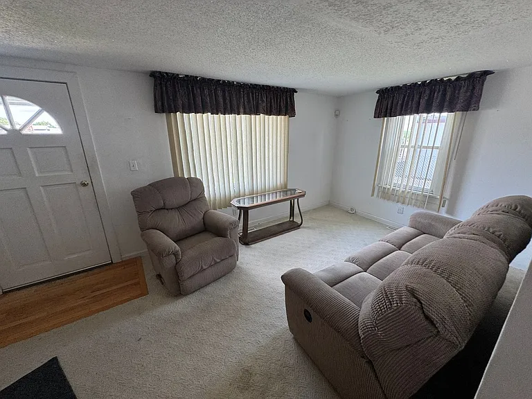 619 S Independence St — Photo 10