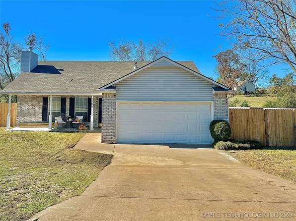 1105 S Chickasaw Pl, Claremore, OK 74017