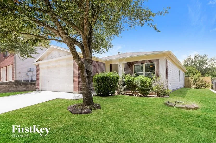 3 bed, 2.0 bath, 1527 sqft, $1,830 — Photo 2