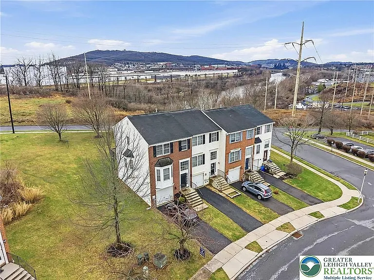 305 S Oak St — Photo 4