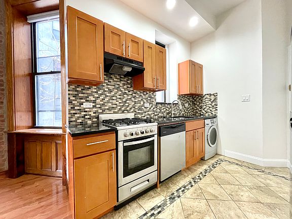 3rd image of 105 W 138th St APT C