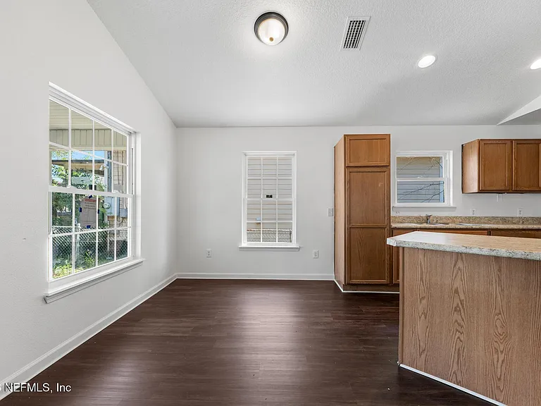 1470 Windle St — Photo 4
