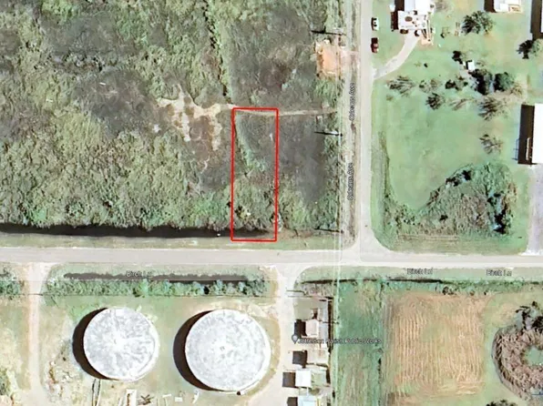 2 Birch Ln, Grand Isle, LA 70358