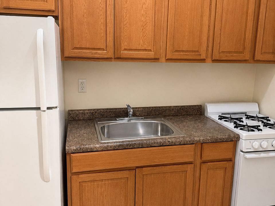 2nd image of 5136 S Kimbark Ave #400