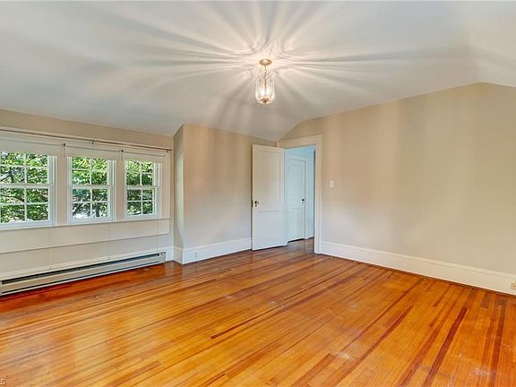 32nd image of 618 Parkway Blvd