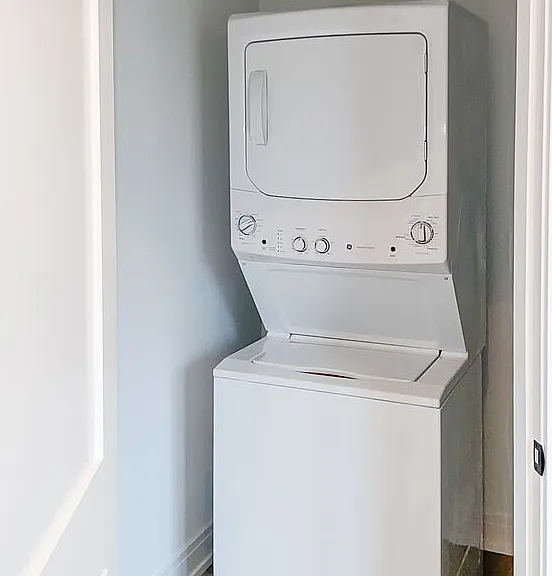 1052 W Cornelia Ave #302 — Photo 6