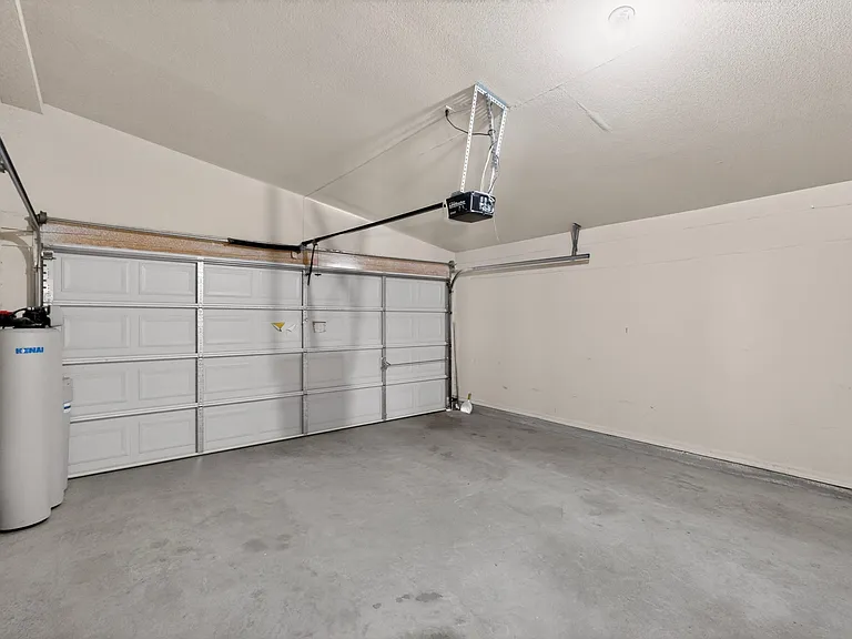 2304 Honey Dew St — Photo 32